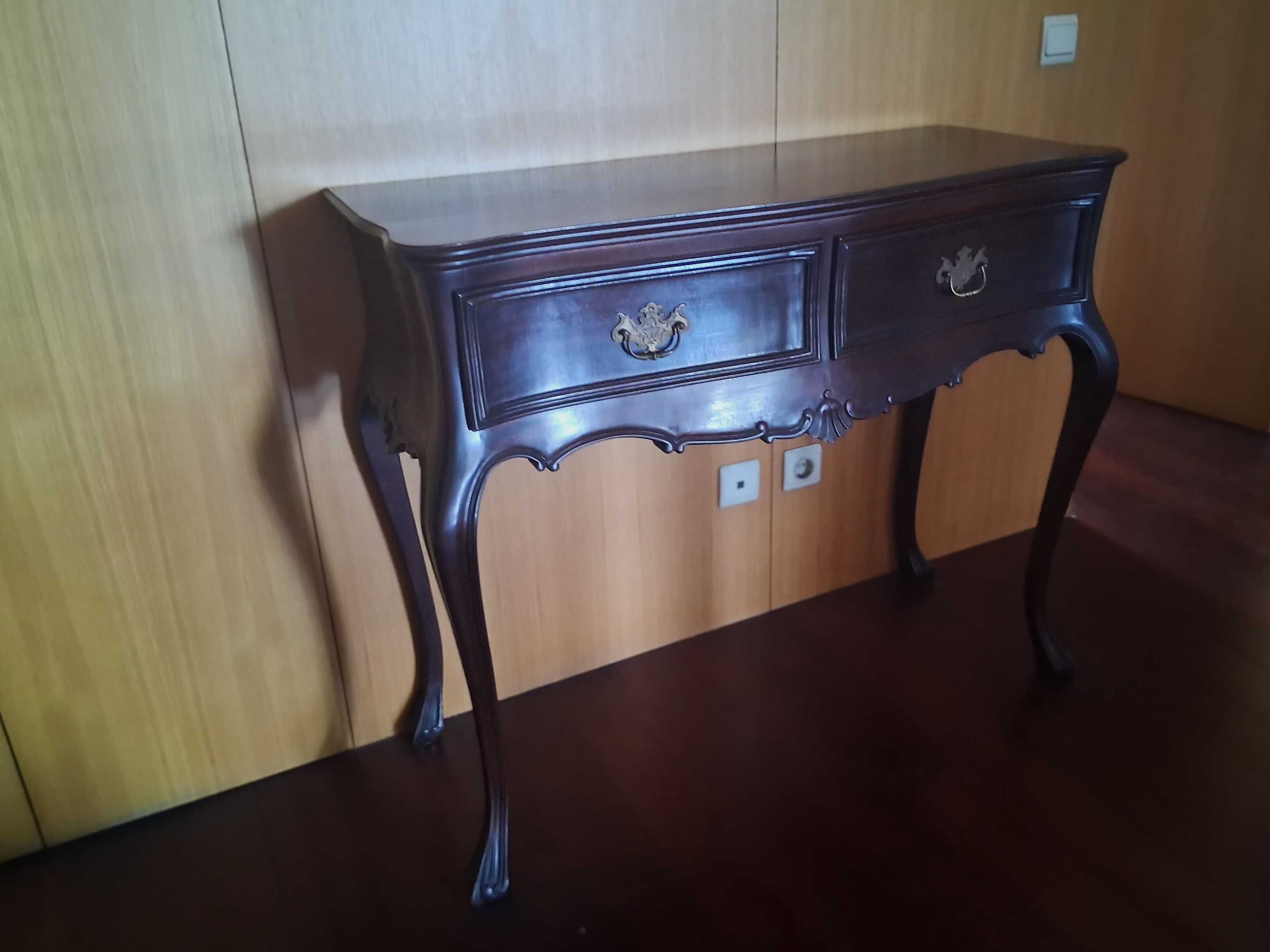 Meia cómoda estilo D. José em madeira de mogno
