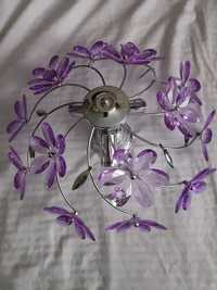 Lampa sufitowa z ozdobnymi kwiatkami