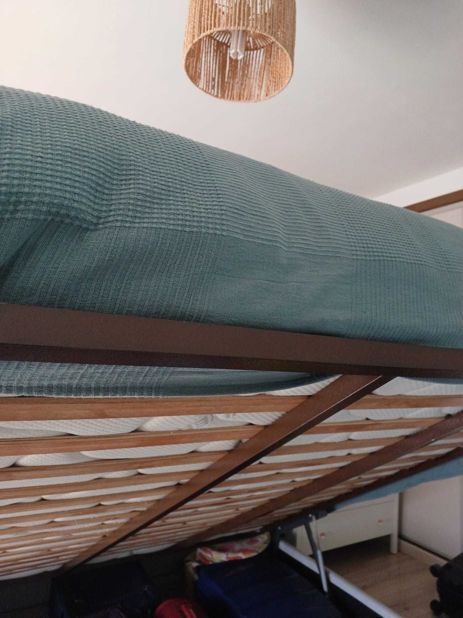 Cama de casal (1.60*2.00) com arrumação e estrado elevatório