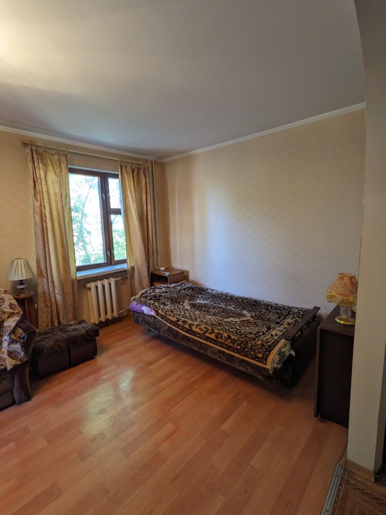 Продам 1 кімнатну квартиру на Зеленій