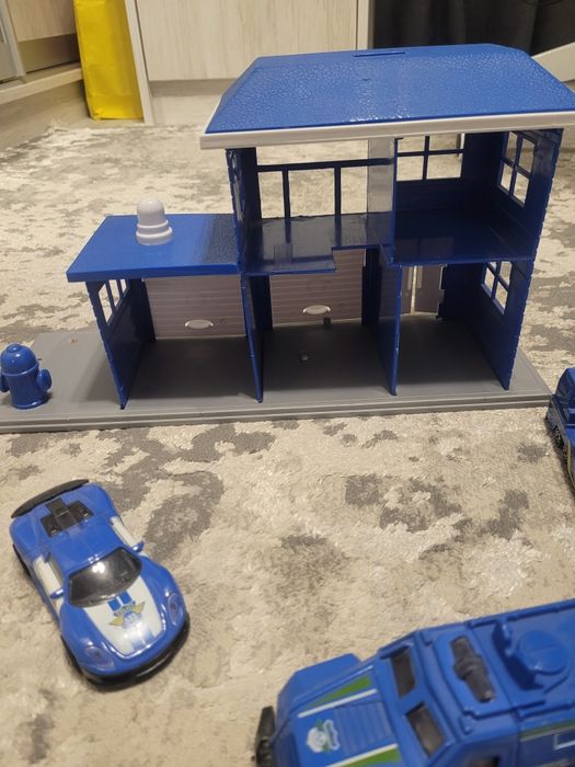 Набір "Поліцейський участок". Гараж.