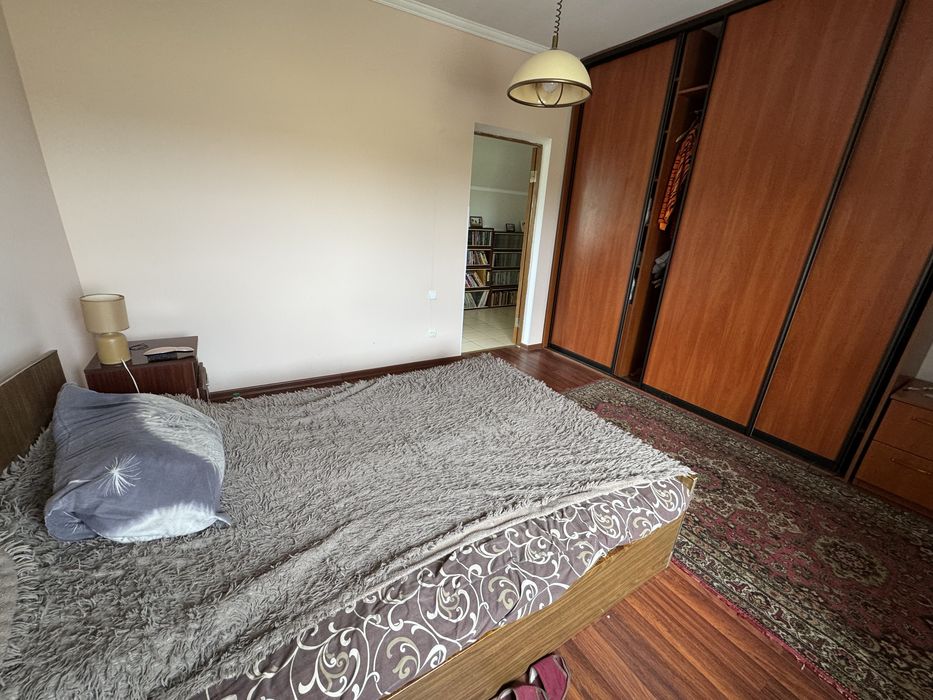 Продаж житлового будинку з землею