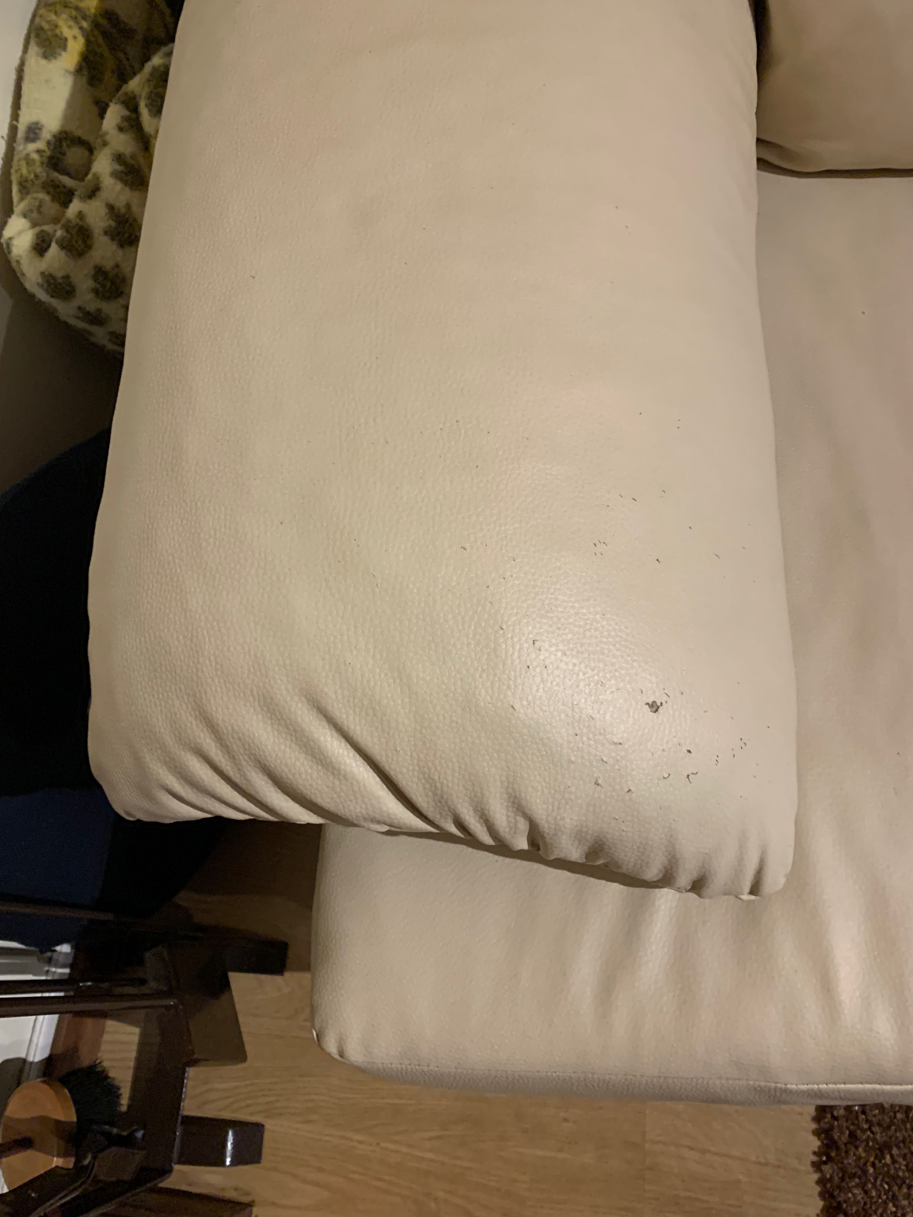Sofá de sala em pele
