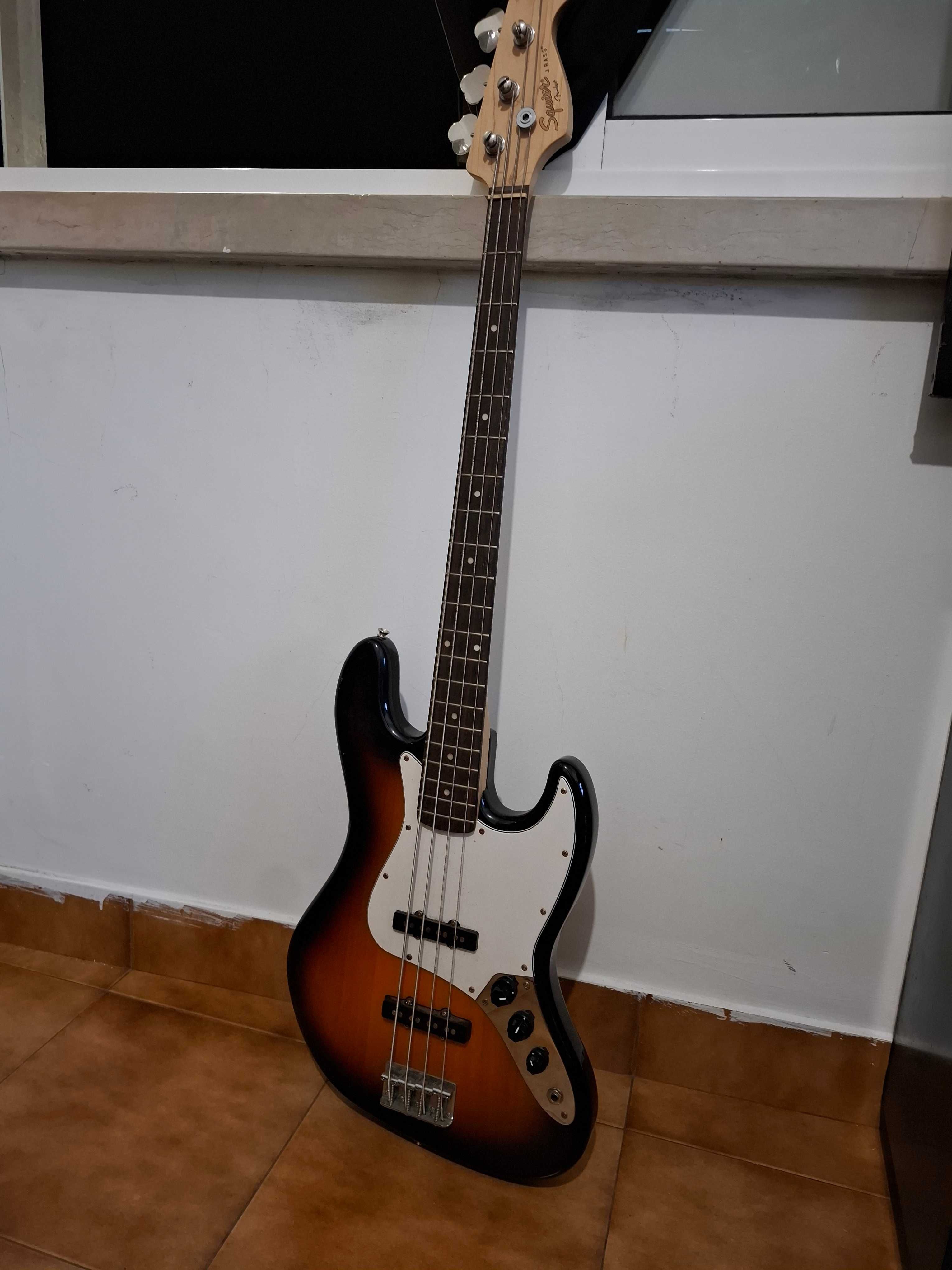 Baixo + Amplificador Roland Cube 100 – Kit completo e funcional