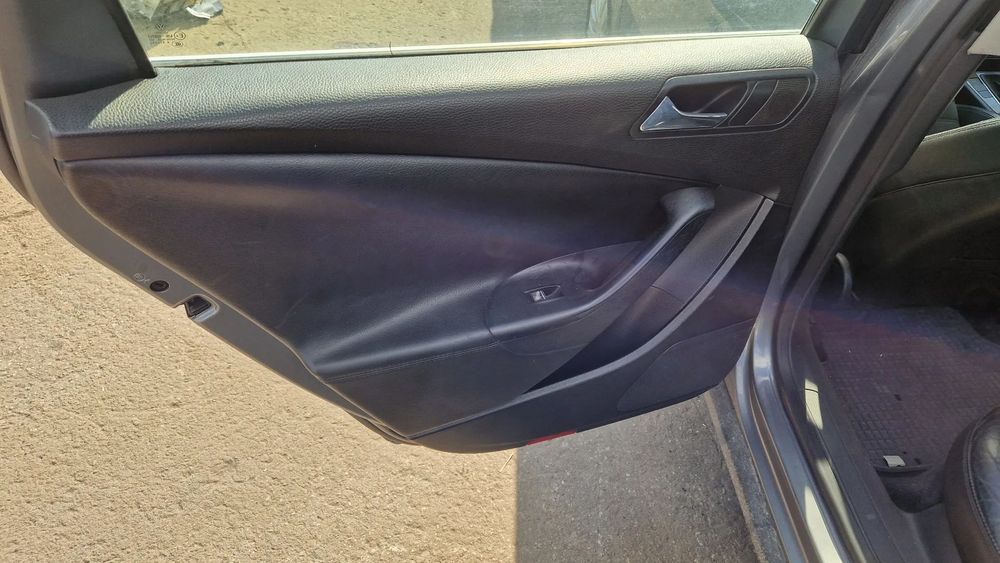 VOLKSWAGEN PASSAT B6 BOCZEK DRZWI LEWY TYŁ SKÓRA