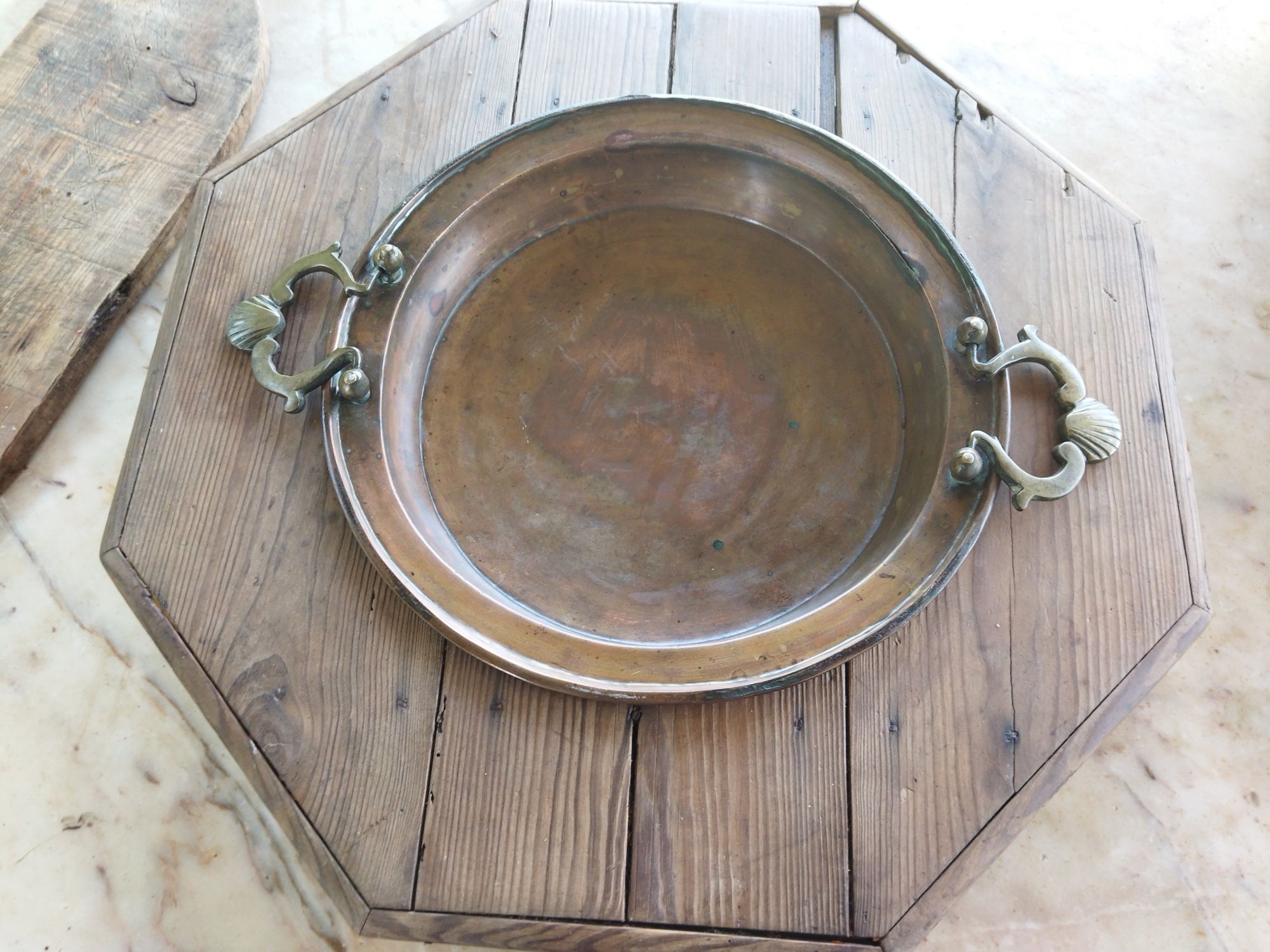 Braseira de cobre com estrado