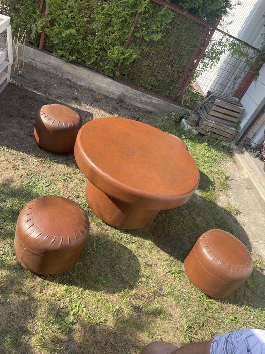 Komplet skorzany stol i pufa