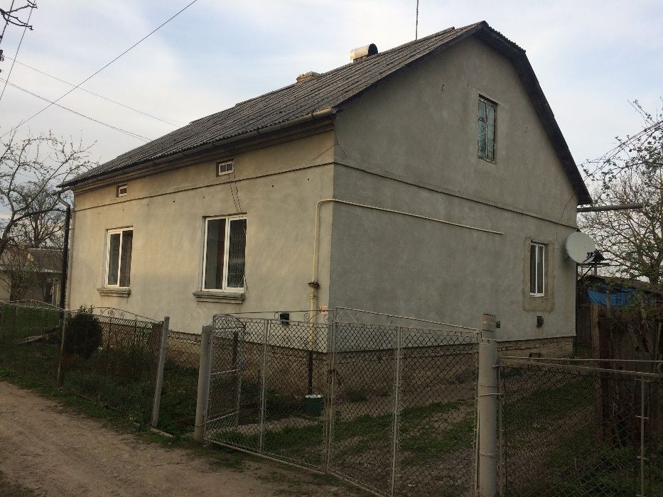 Продам газифiкований цегляний будинок в м.Хирiв Львiвськоi обл.