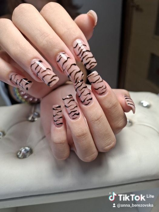 Манікюр педикюр нарощування нігтів