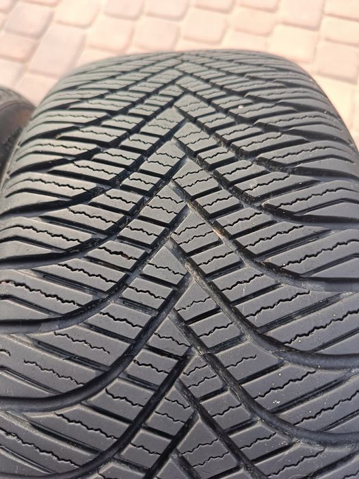 Opony  wielosezonowe 215/40/17