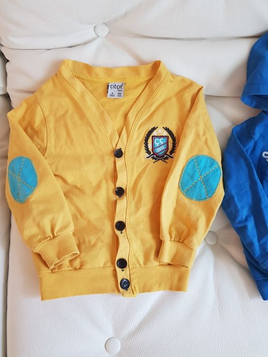 Красивая яркая кофта на мальчика на осень