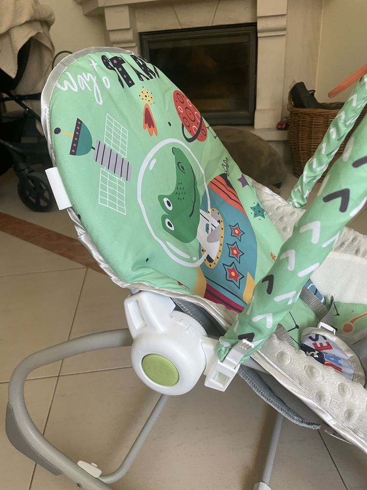 Espreguiçadeira bebe com música e vibração