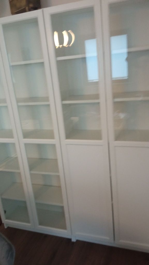 Białe regał z Ikea