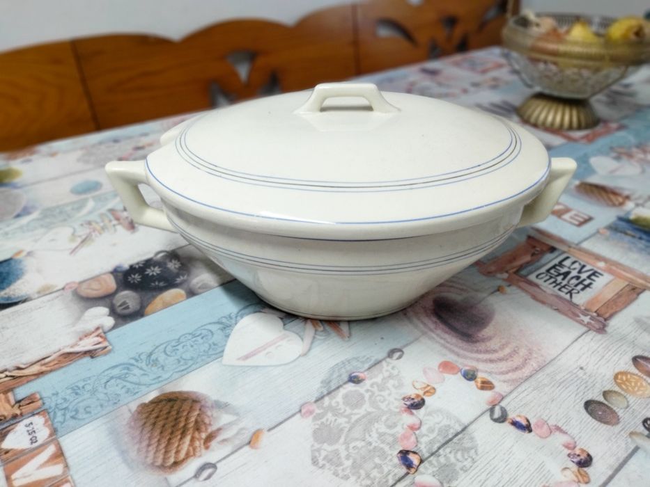 Terrina antiga  em bom estado