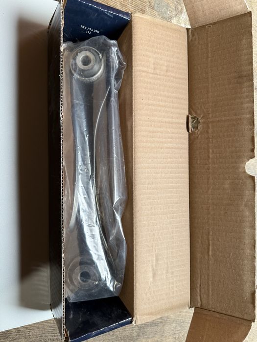 Важіль задній лівий верхній  BMW 3 F30.