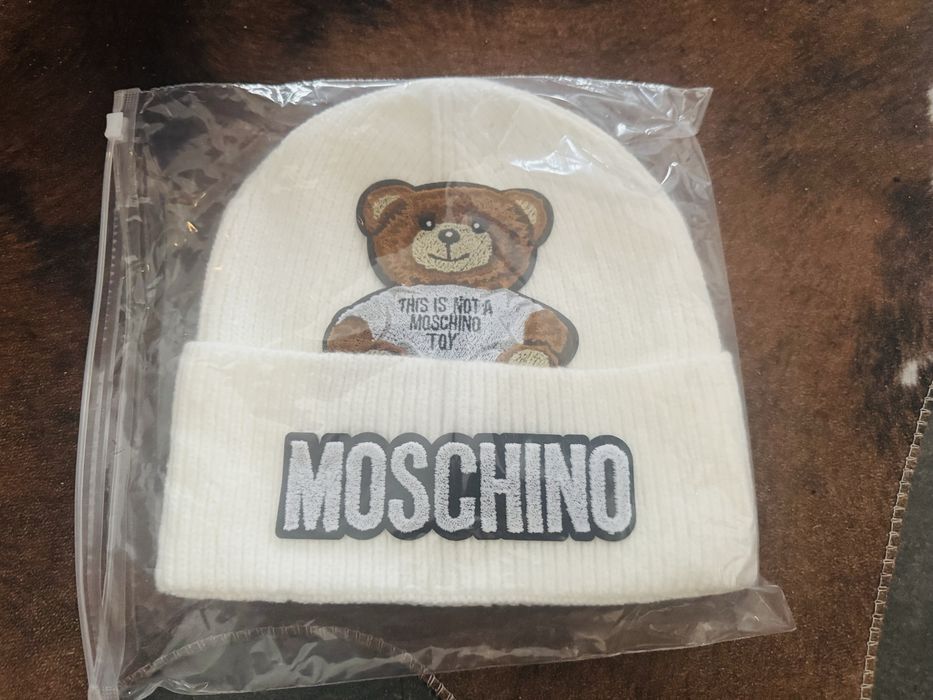 Dwie czapki Miś biala i czarna