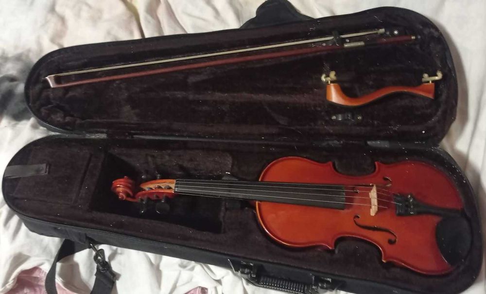 Skrzypce 1/2 + futerał + żeberko + smyczek