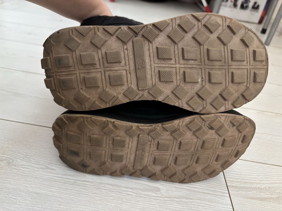 Продам зимові чоботи сапоги взуття черевики дутики дівчинка 35 р