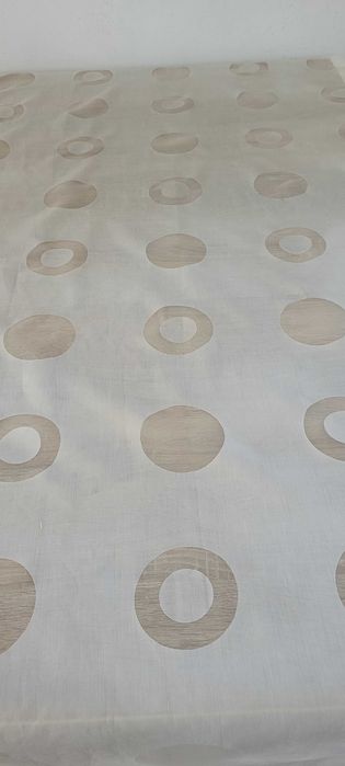 obrus Ikea biały w kółeczka