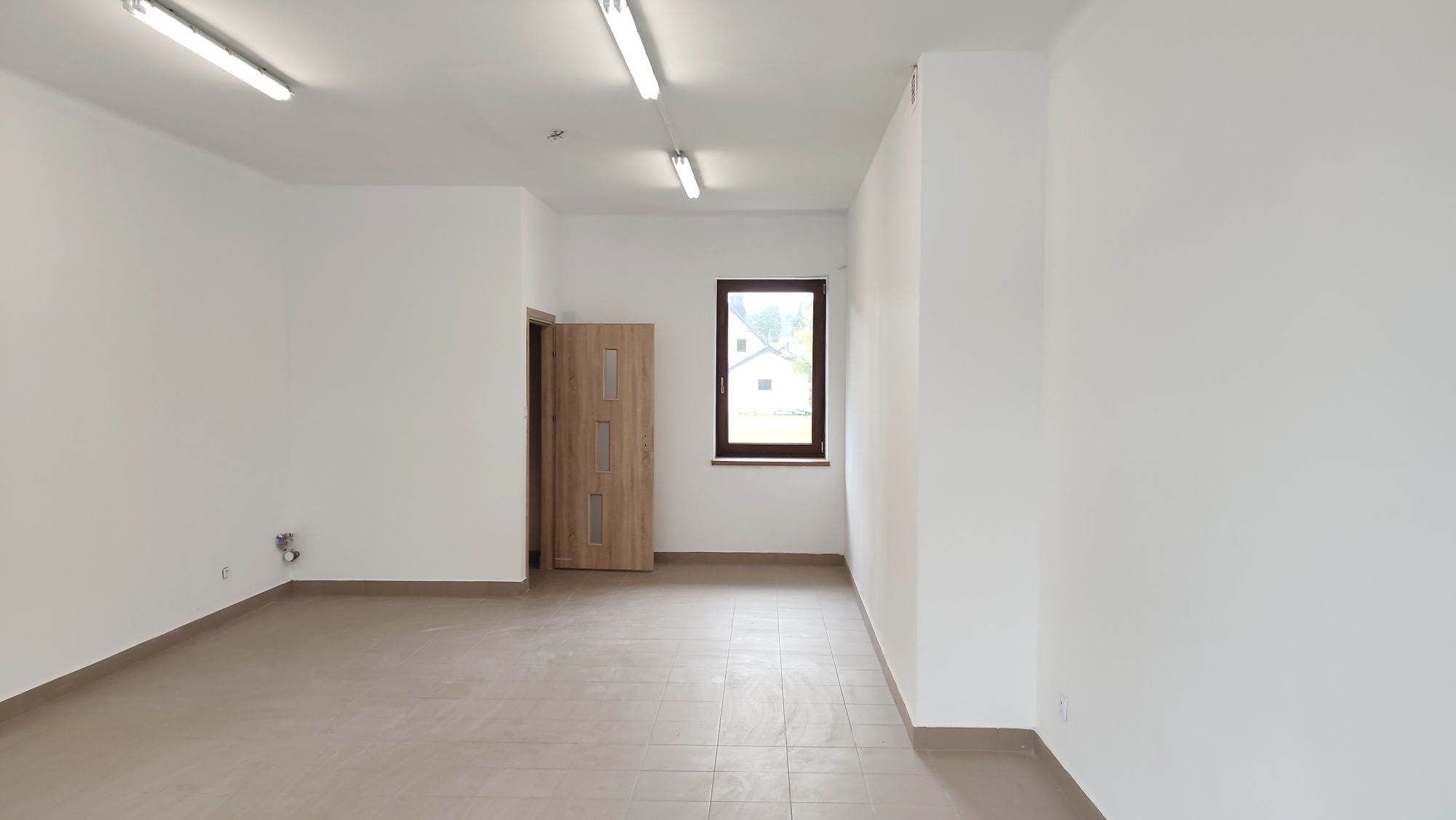 Lokal do wynajęcia przy głównej drodze w Łopusznej