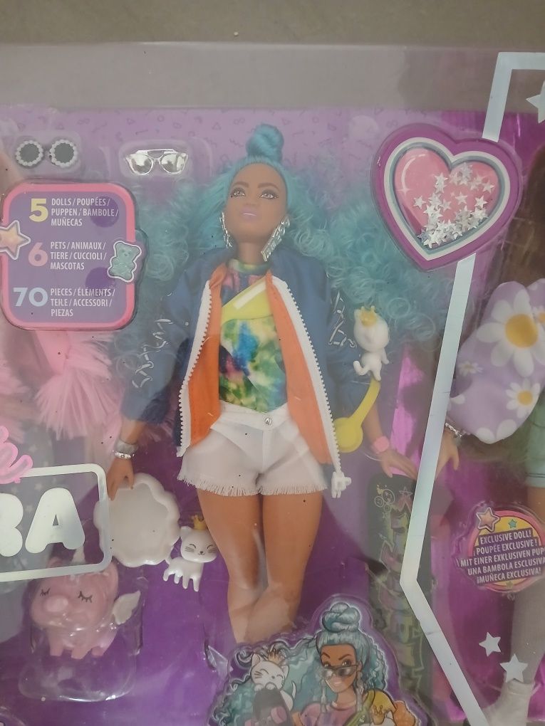 Barbie Extra (5 Bonecas e acessórios)