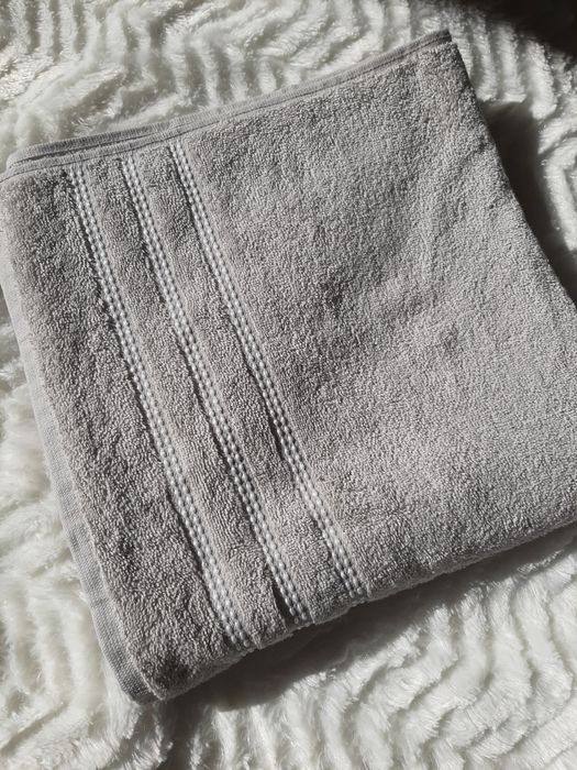 Duży jasno szary ręcznik kąpielowy bawełniany Laguna Neo