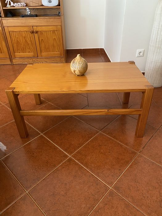 Movel e mesa de centro em pinho mel