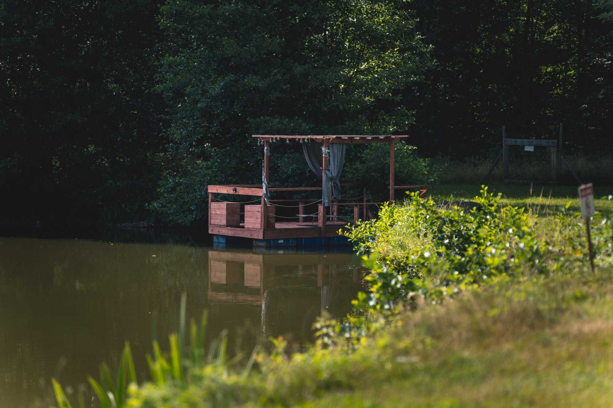 Działka z jeziorem Domek nad wodą łódka możliwością łowienia