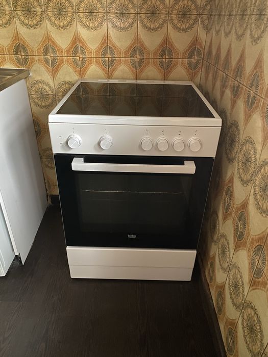 Fogão Beko (placa vitrocerámica + forno)
