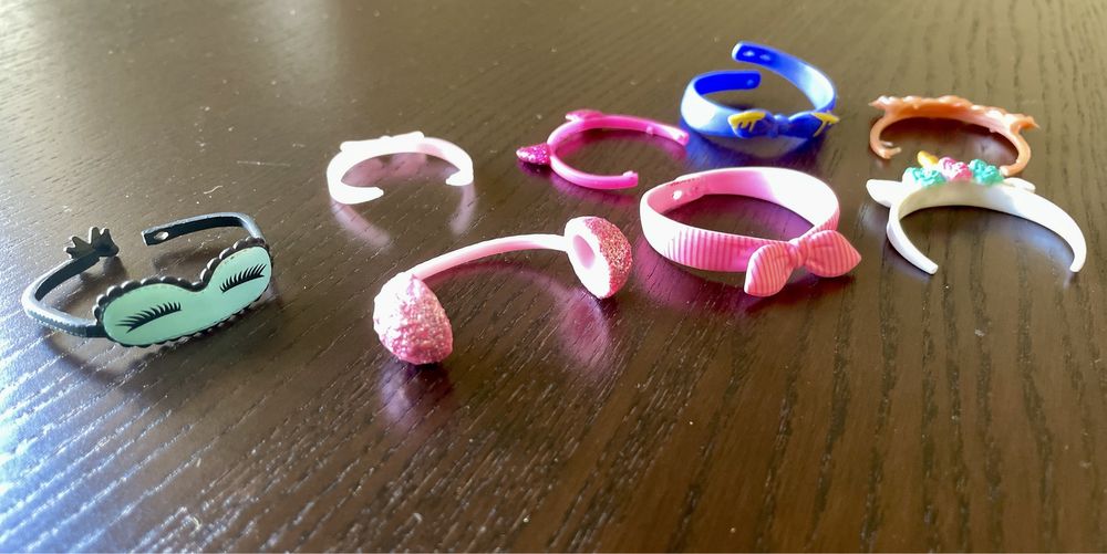 10 óculos LOL + 8 bandeletes + 6 chapéus (conjunto 20 euros)