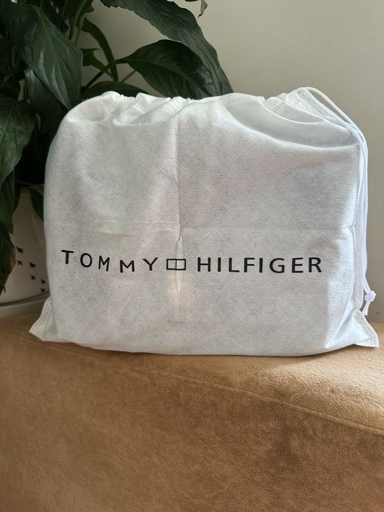 Крос-боді Tommy Hilfiger
