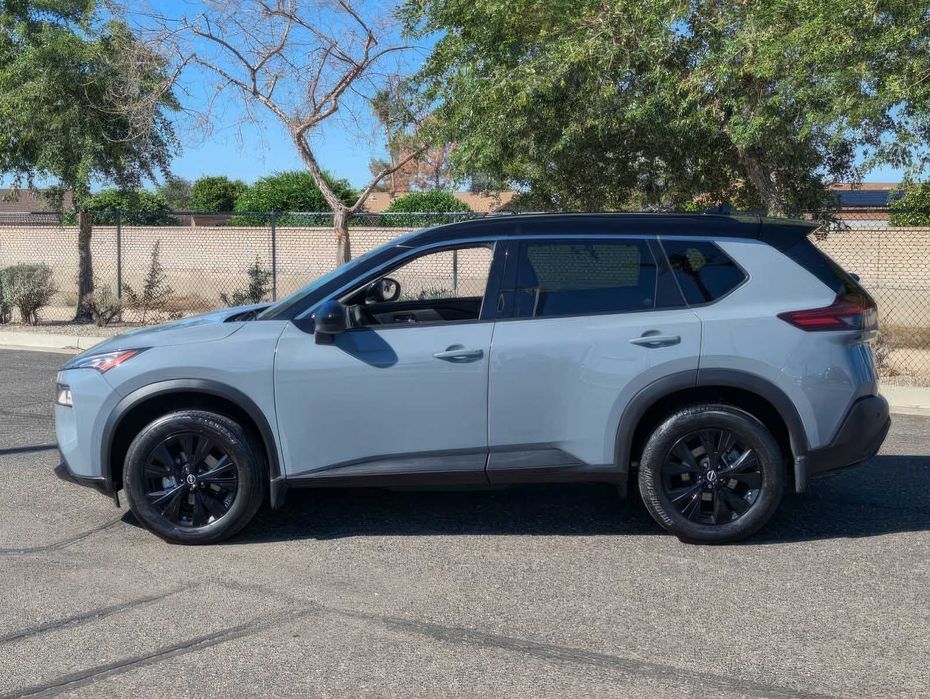 Nissan Rogue SV      2023