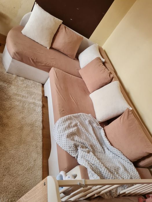 sofa rozkładana z poduszkami