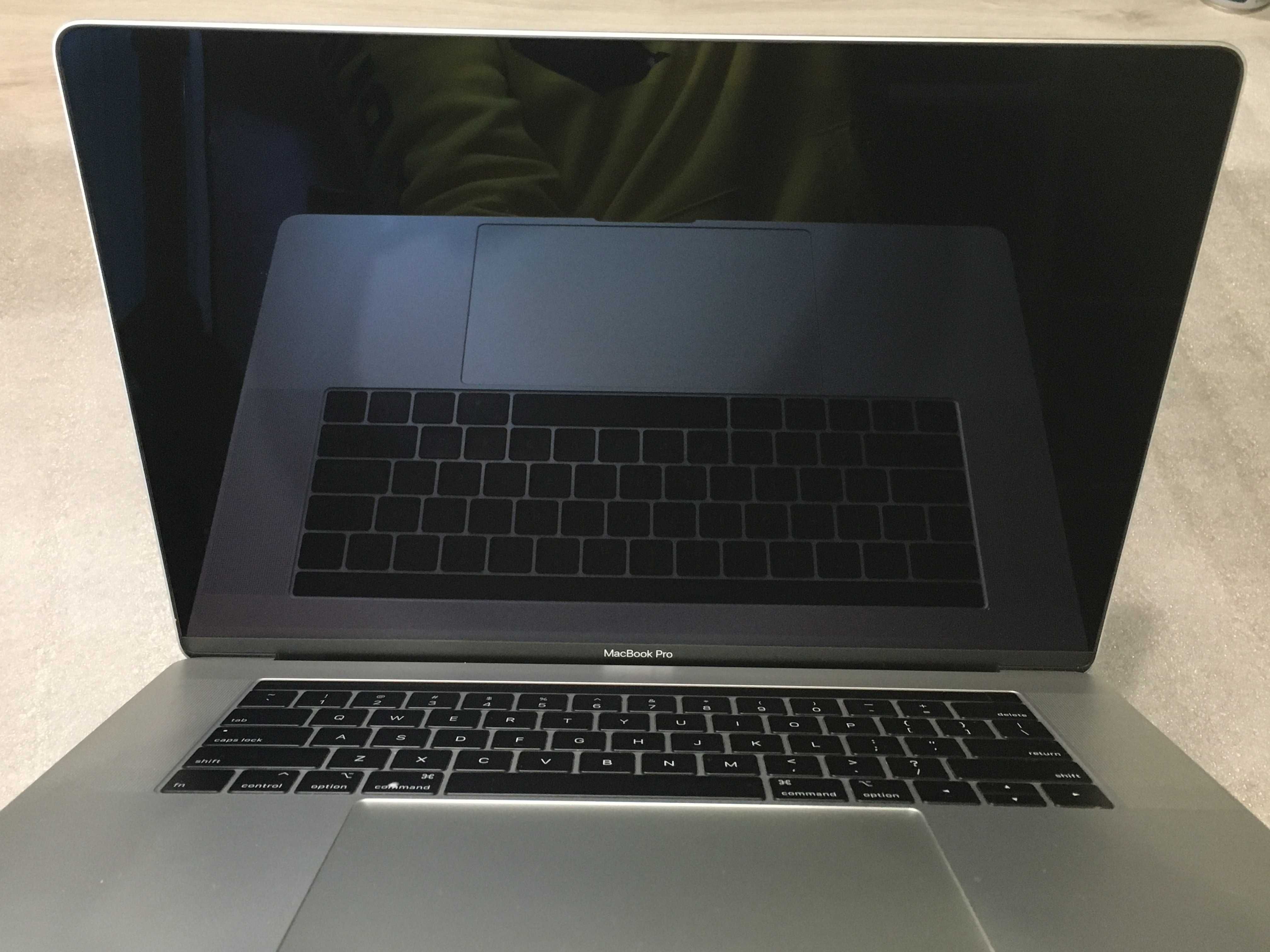 MacBook Pro (2018) A1990 - I7-8750H, Radeon Pro 555x, 16gb, 250gb