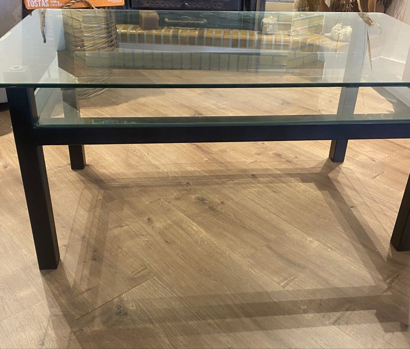 Mesa de centro de vidro