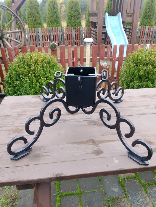 Piękne stojaki choinkowe