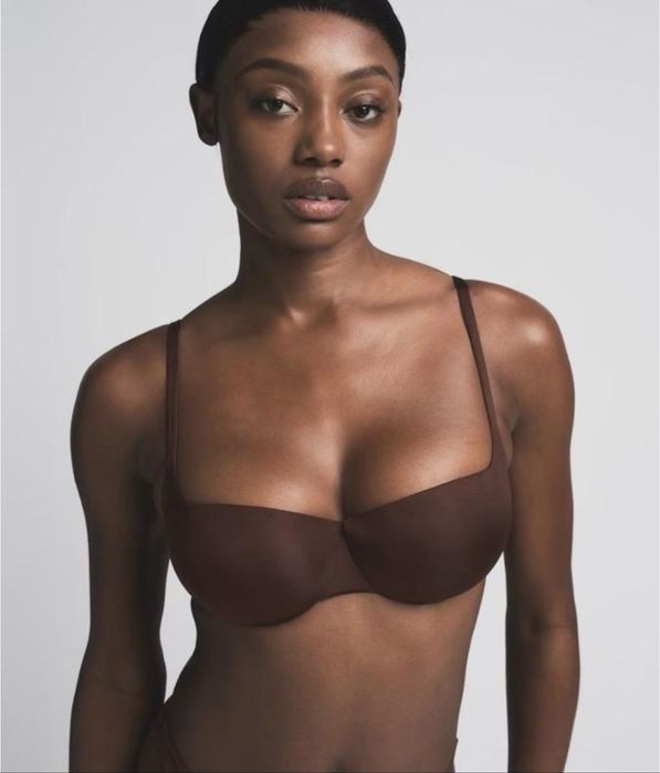 Бюстгальтер skims