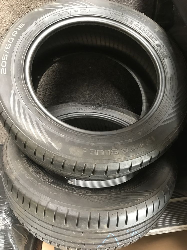 2 szt.para opony letnie 205/60R16 Nokian Tyres Hakka Blue2