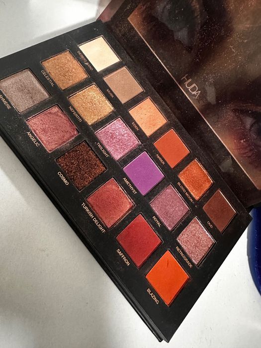 Тіні Huda Beauty