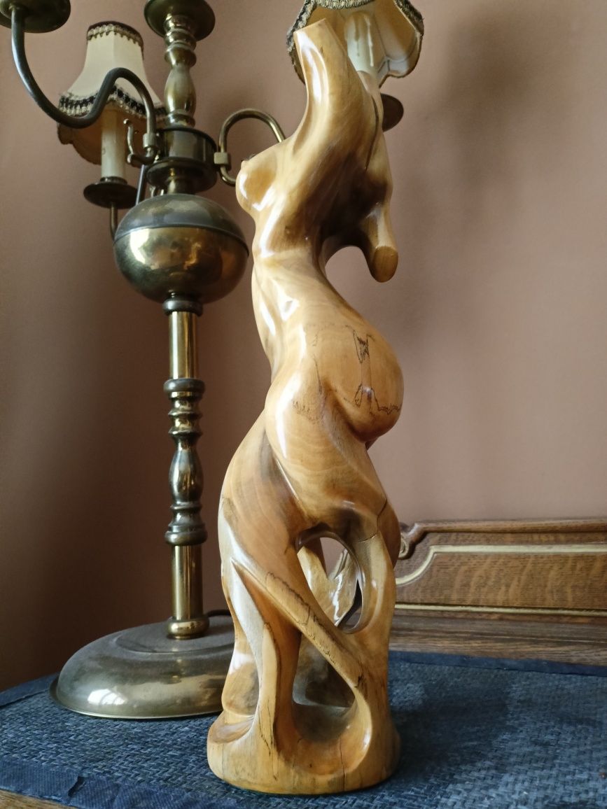 Rzeźba akt kobieta drzewo
