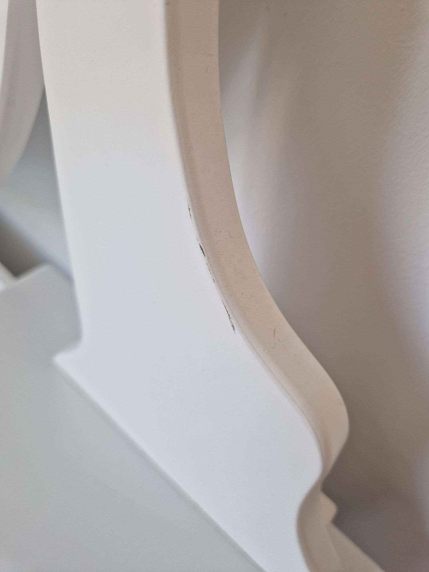 Toucador/Secretária elegante em branco