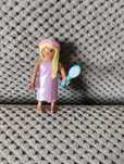 Figurka dziewczyna w ręczniku Playmobil 70735 seria 22