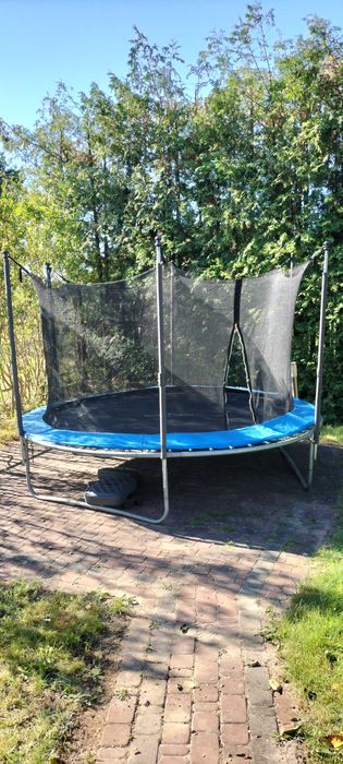 Trampolina ogrodowa