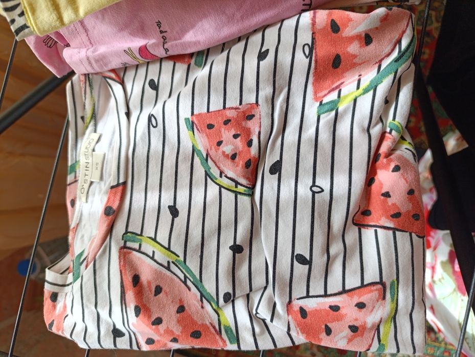 Жіночі яскраві футболки