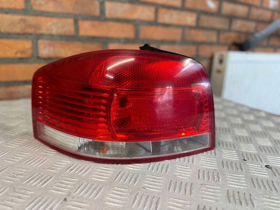 LAMPA LEWA TYLNA AUDI A3 8P 3D