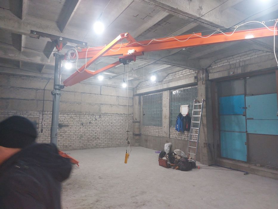 Кран консольно поворотный 1-2т