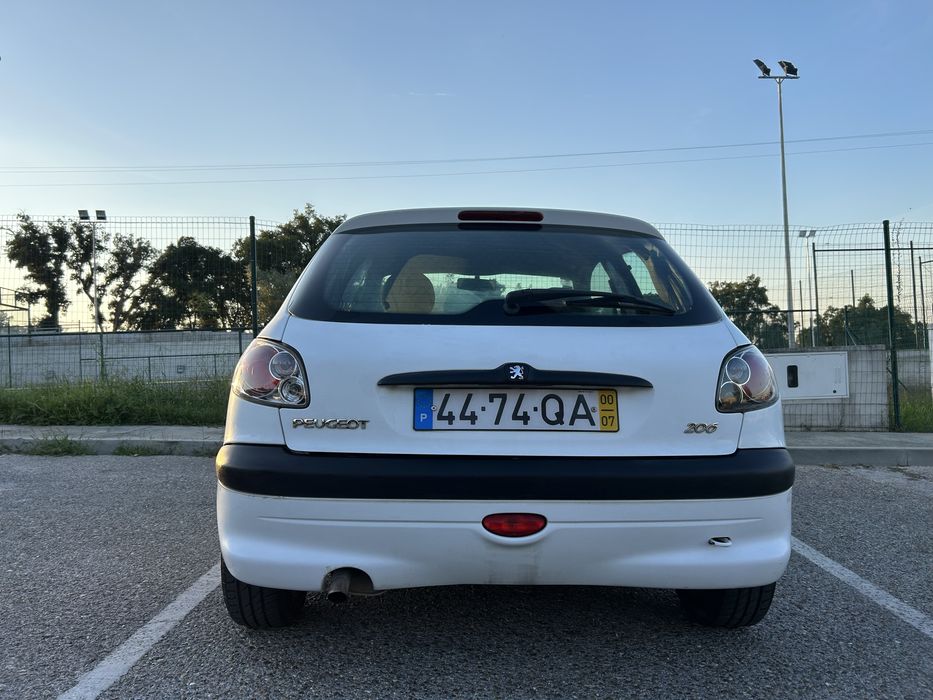 Peugeot 206 1.9D (2000) – Económico, Fiável e Pronto a Circular!