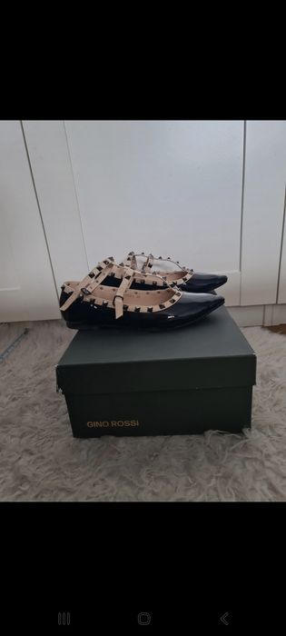 Baleriny z ćwiekami a la Valentino w kolorze czarnym a la valentino