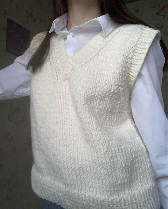Базовая вязаная жилетка