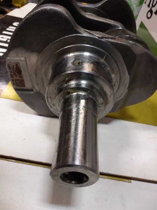 Wał korbowy silnika RENAULT ARES silnik JOHN DEERE 4045D 4045T NOWY